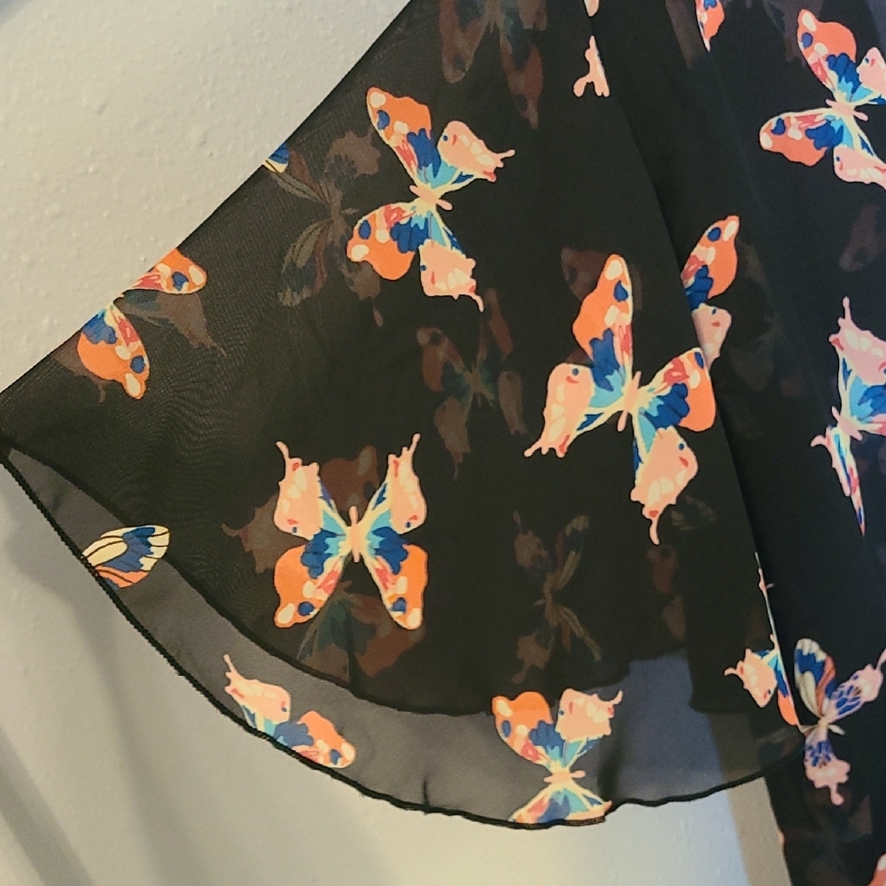Chiffon Kimono with Butterfly Print. - Picture 5 of 5